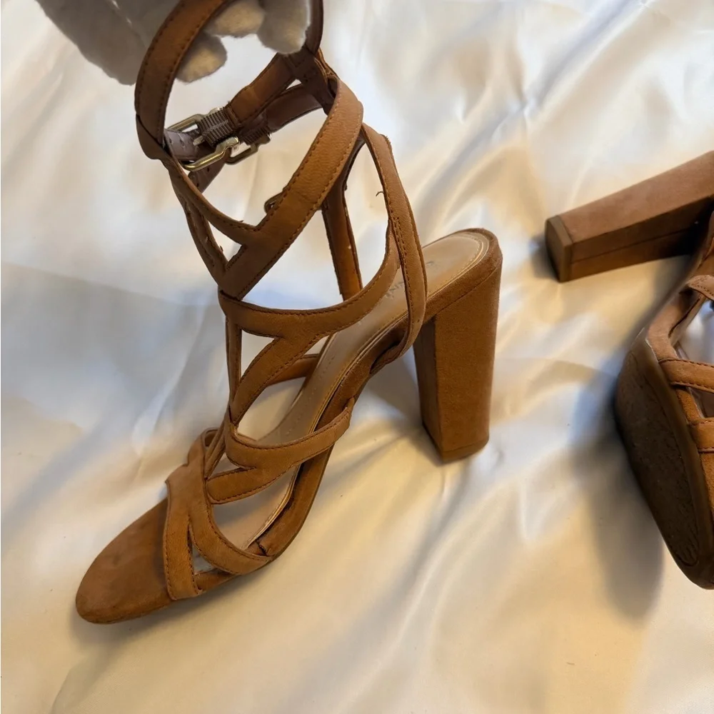 Gianni Bini Tan Suede Strappy Block Heel Sandals | Size 8.5M